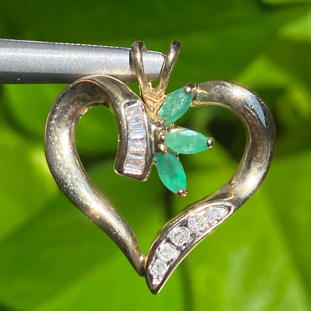 10KT diamond 💎 and emerald heart
